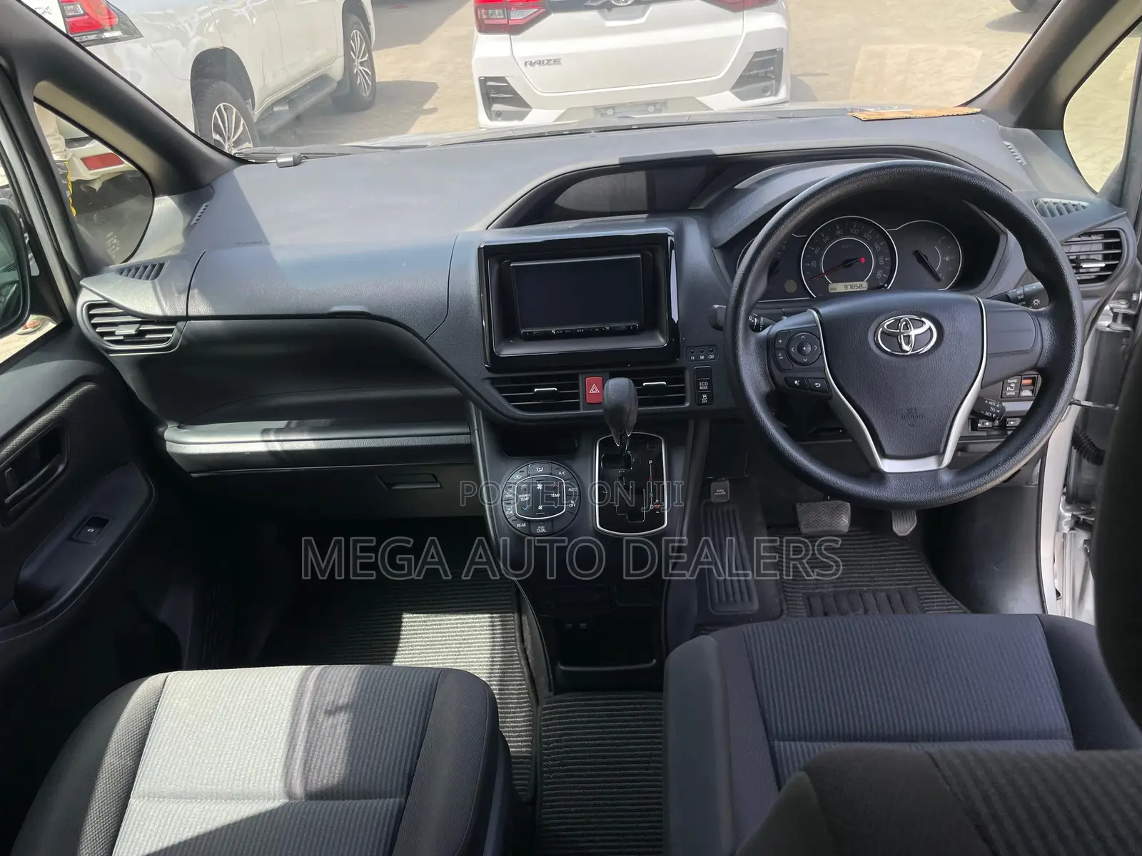 Toyota Voxy 2019 Silver