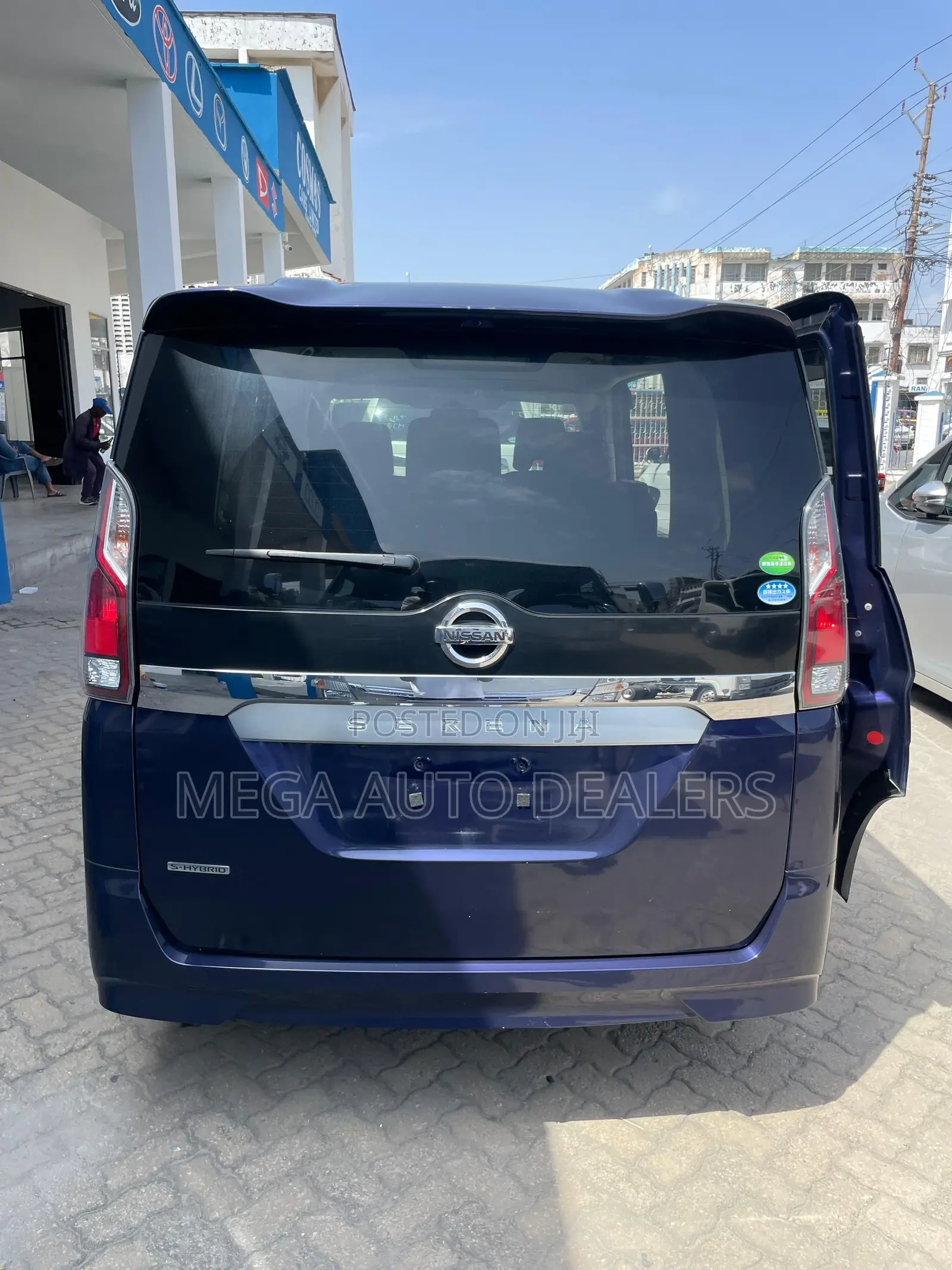 Nissan Serena 2018 Blue