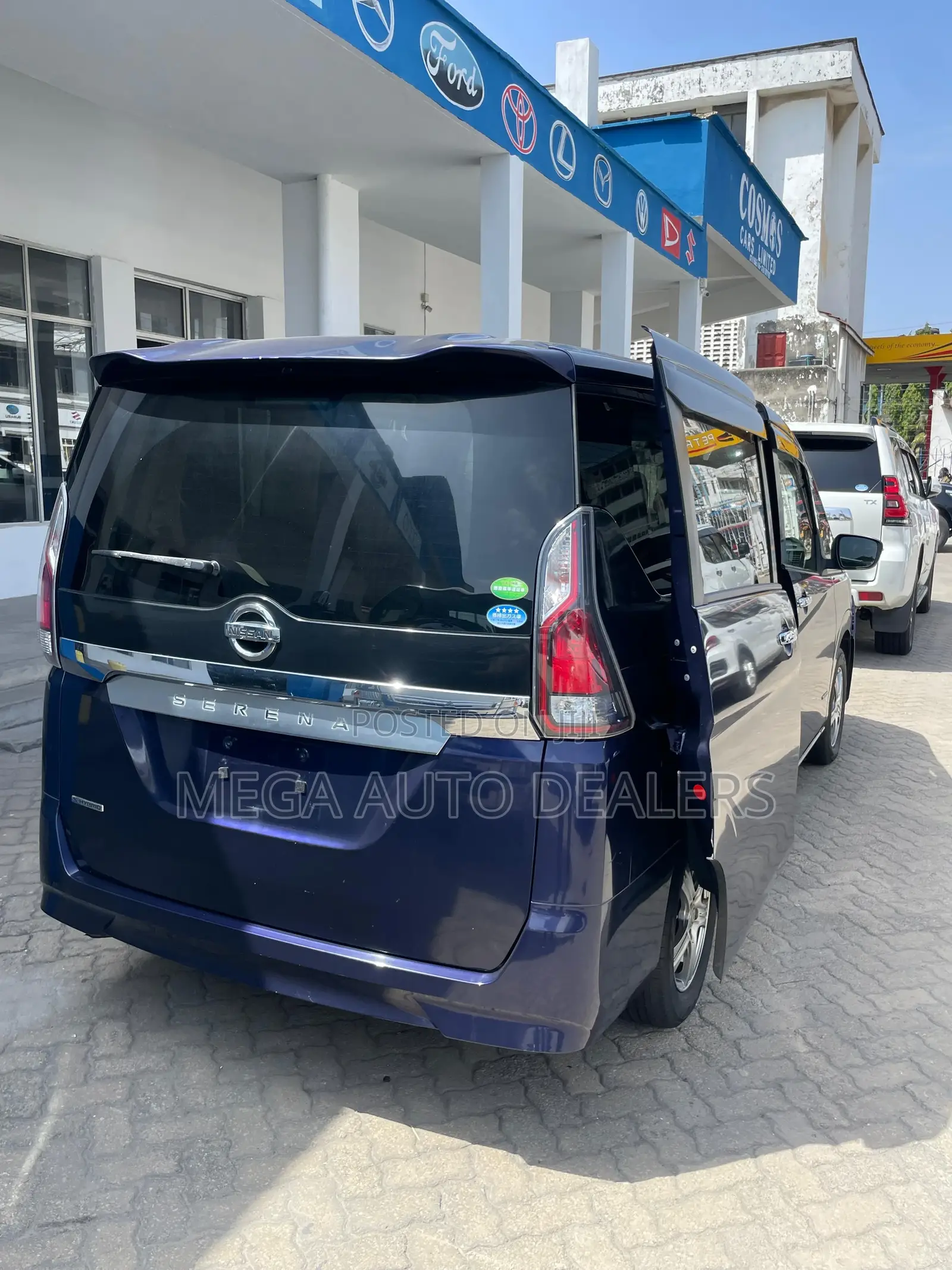 Nissan Serena 2018 Blue