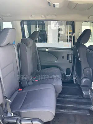 Nissan Serena 2018 Blue