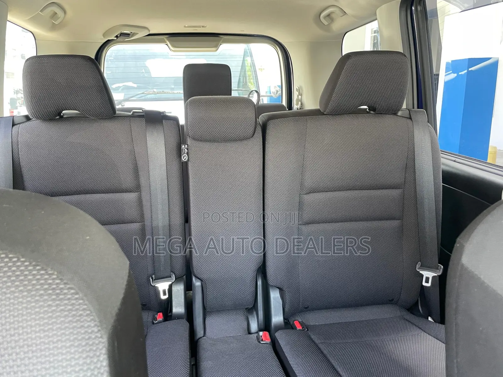 Nissan Serena 2018 Blue
