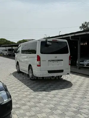 Toyota HiAce 2018