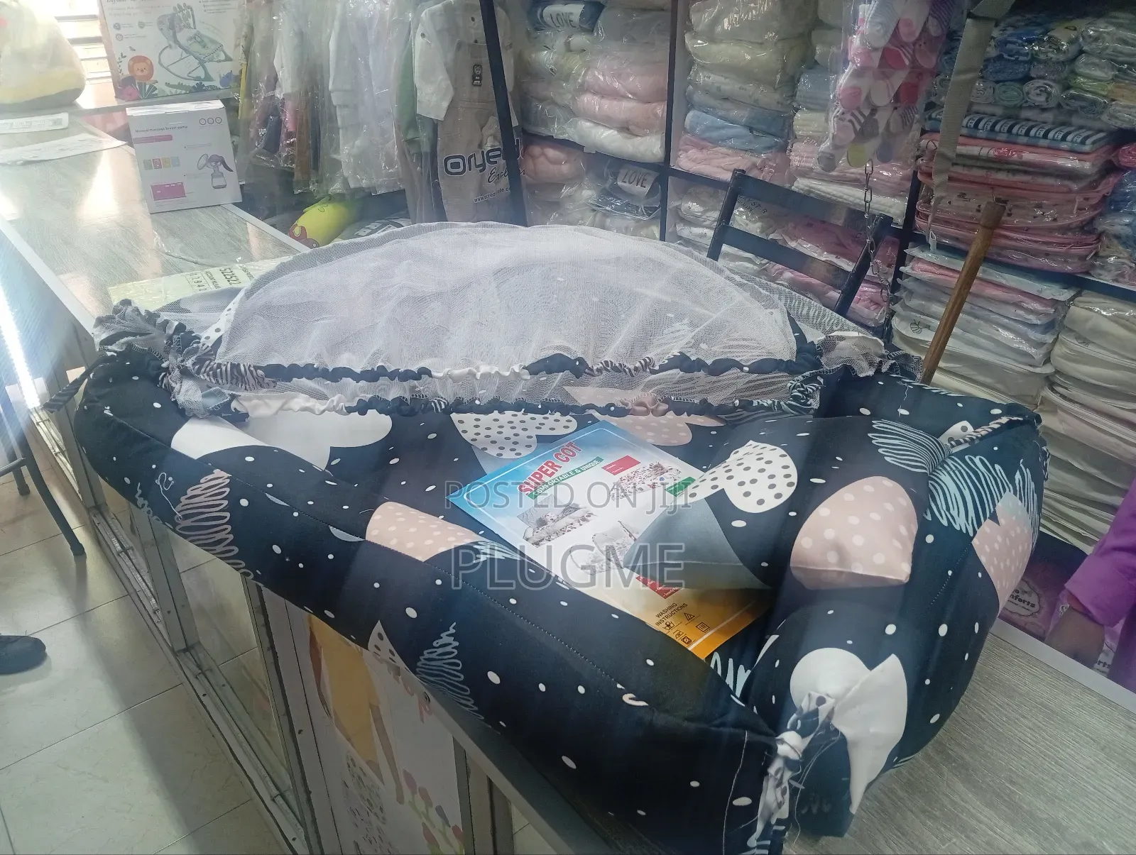 Comfortable Baby Sleeper With Net and Pillows