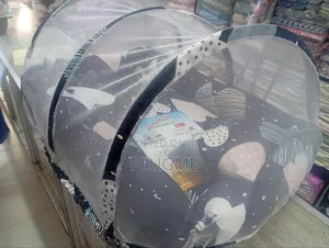 Comfortable Baby Sleeper With Net and Pillows