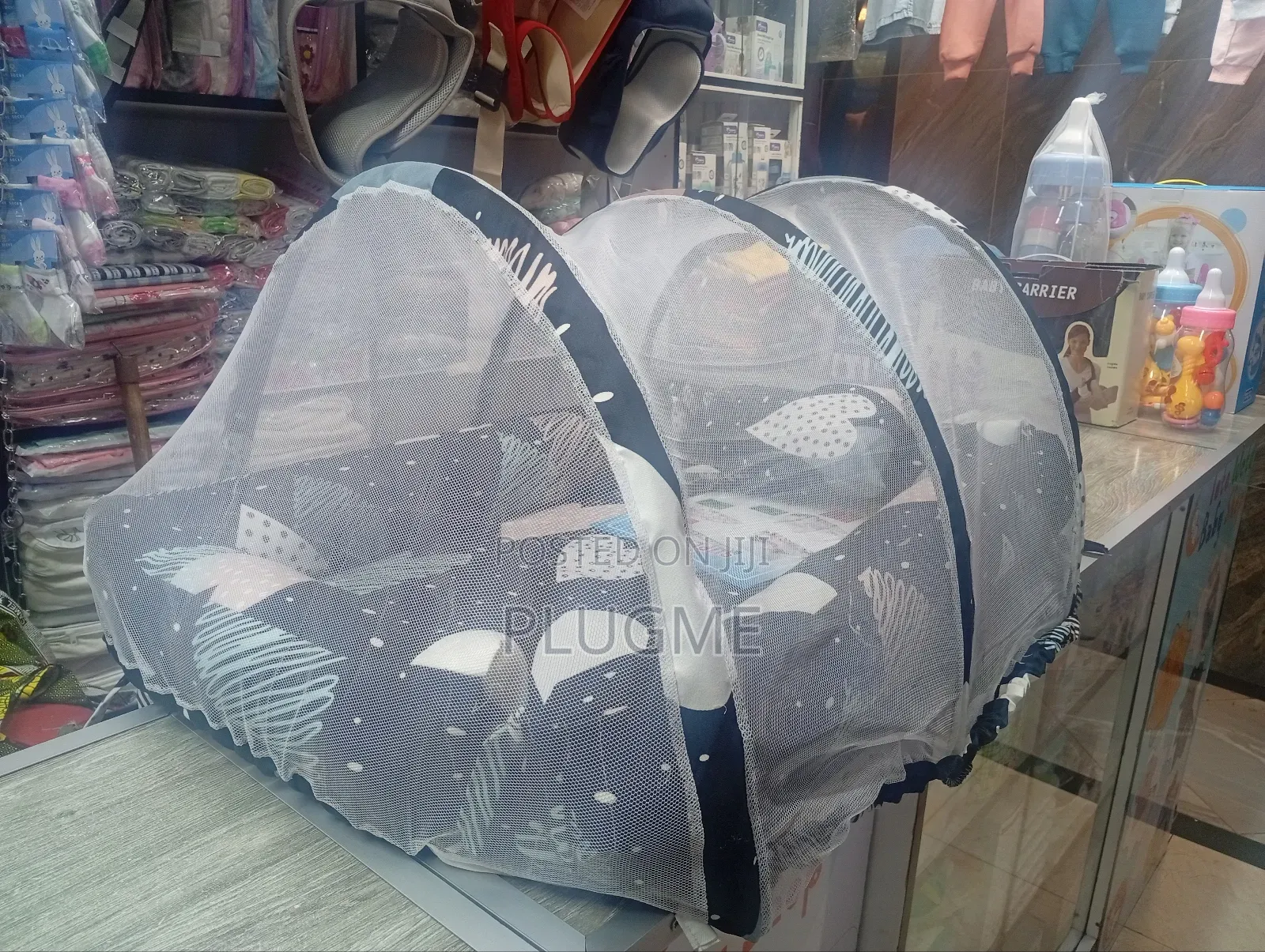 Comfortable Baby Sleeper With Net and Pillows