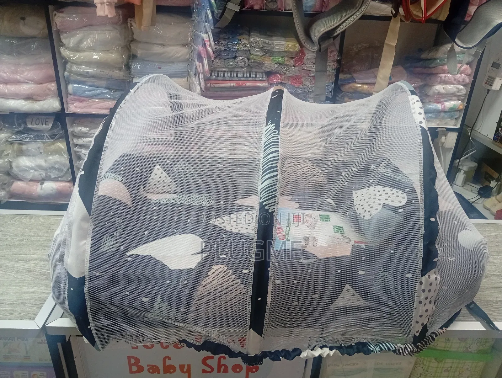 Comfortable Baby Sleeper With Net and Pillows