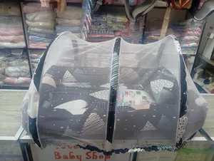 Comfortable Baby Sleeper With Net and Pillows