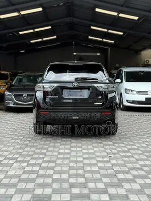 Toyota Harrier 2.0 2018 Black
