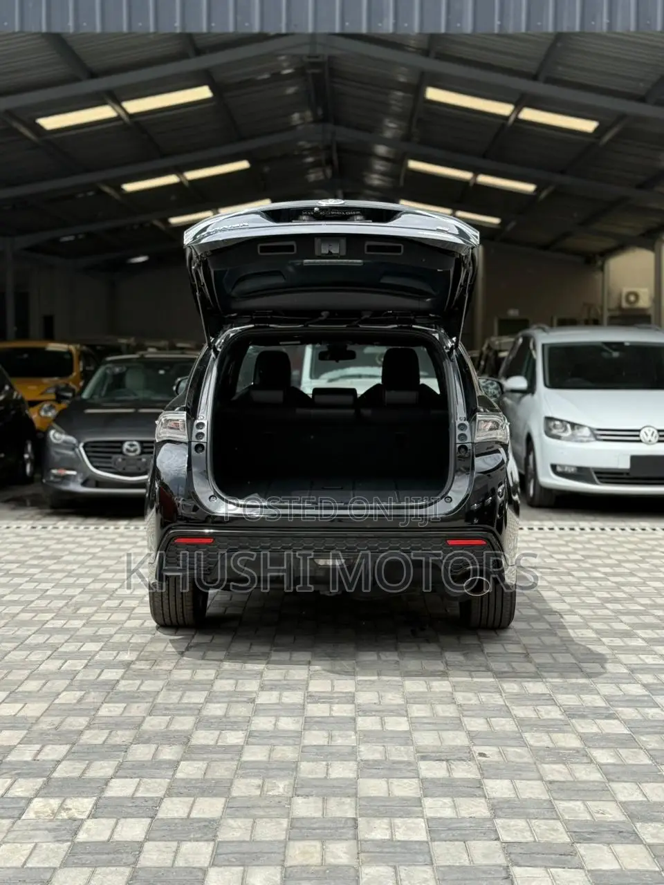 Toyota Harrier 2.0 2018 Black