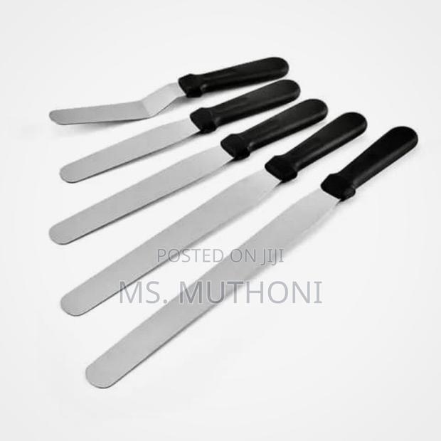 Stainless Steel Cake Spatulas With Black Handles. - main view