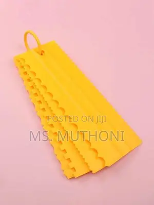 4 PCS Plastic Cake Scrapers Set/ Icing Combs