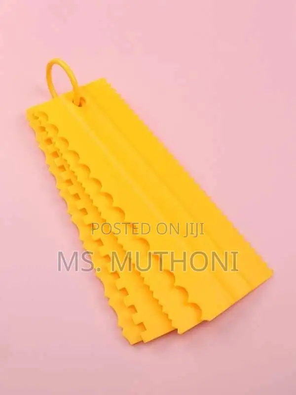 4 PCS Plastic Cake Scrapers Set/ Icing Combs