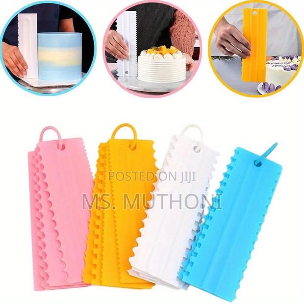 4 PCS Plastic Cake Scrapers Set/ Icing Combs