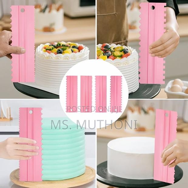 4 PCS Plastic Cake Scrapers Set/ Icing Combs - thumbnail 4