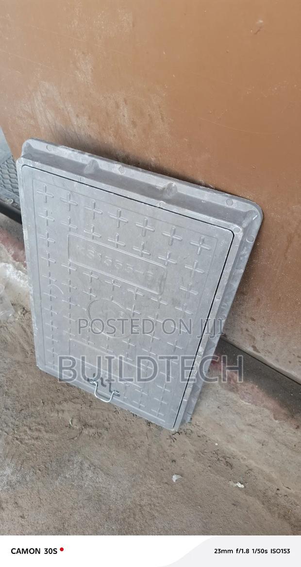 Fibre Manhole Cover 450 by 600 - thumbnail 2