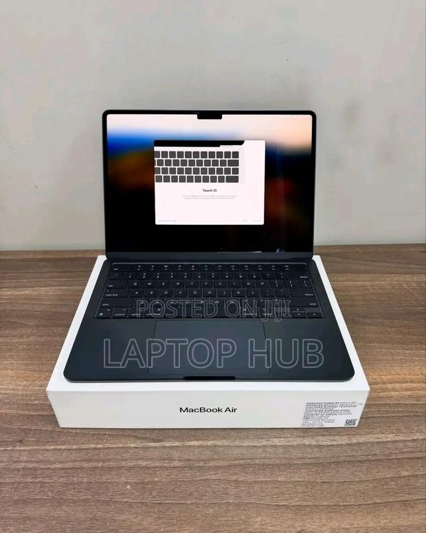 Laptop Apple MacBook Air 2022 M2 8GB Apple M2 SSD 256GB