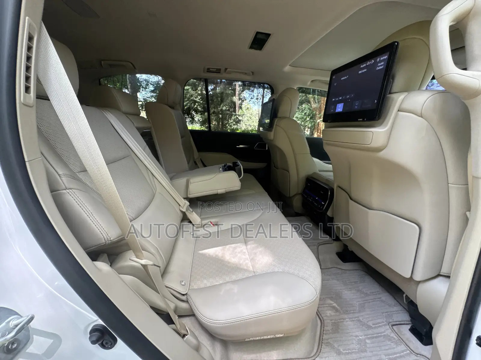Toyota Land Cruiser LC300 2023 White