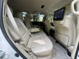 Toyota Land Cruiser LC300 2023 White