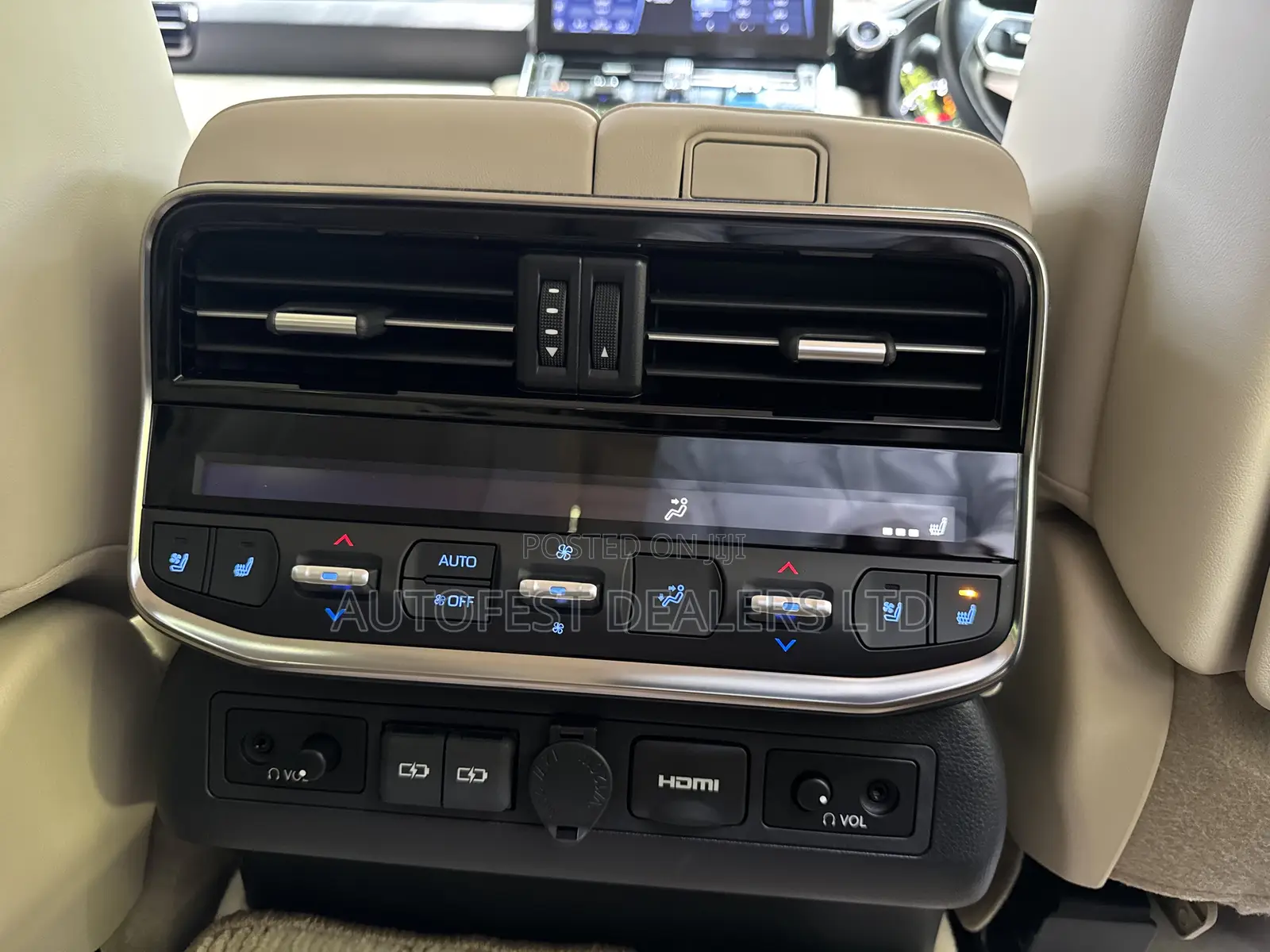 Toyota Land Cruiser LC300 2023 White