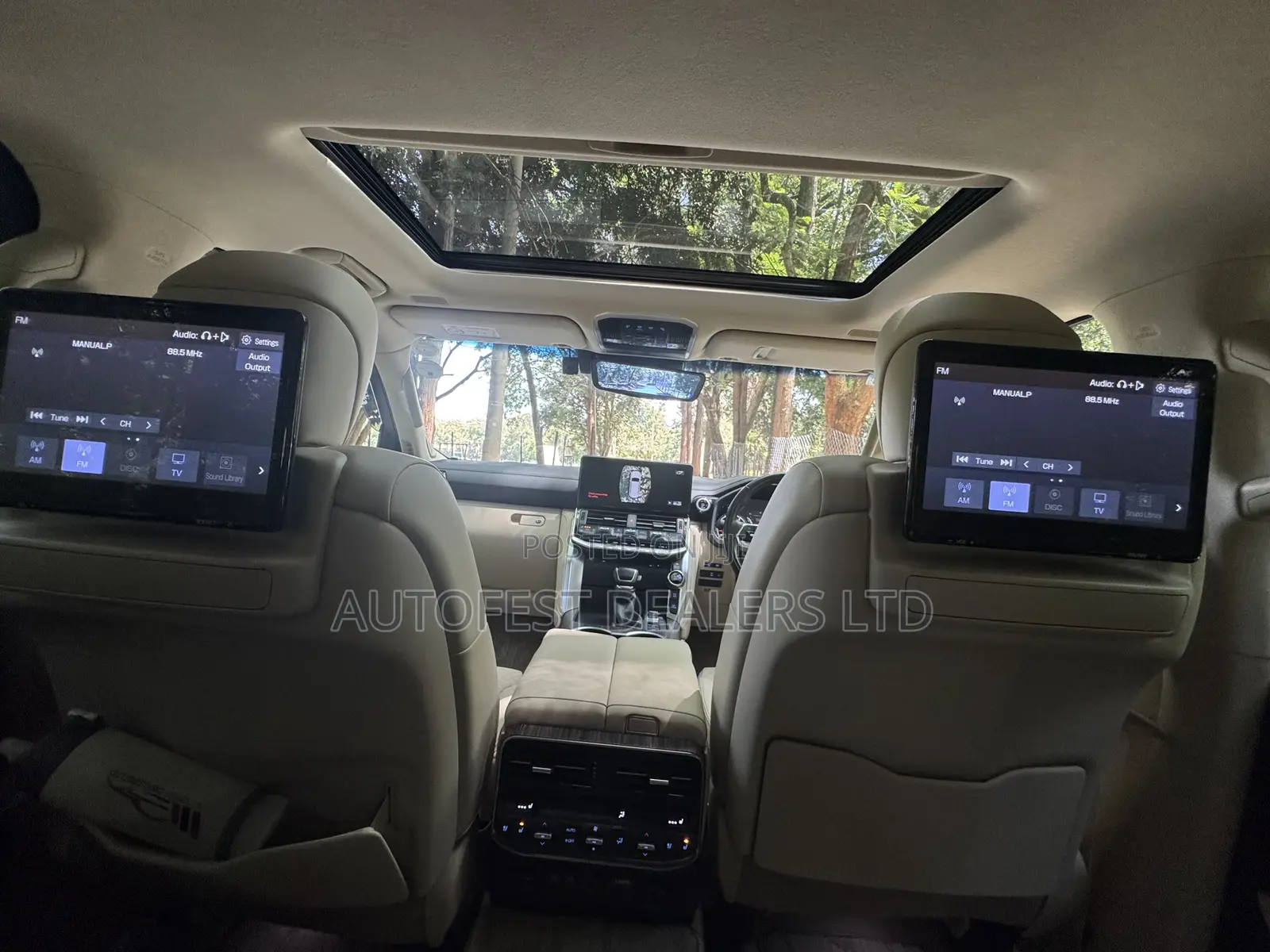 Toyota Land Cruiser LC300 2023 White