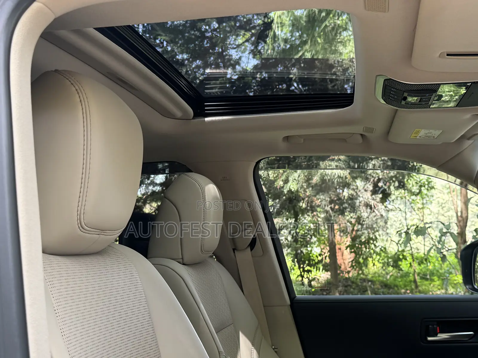Toyota Land Cruiser LC300 2023 White