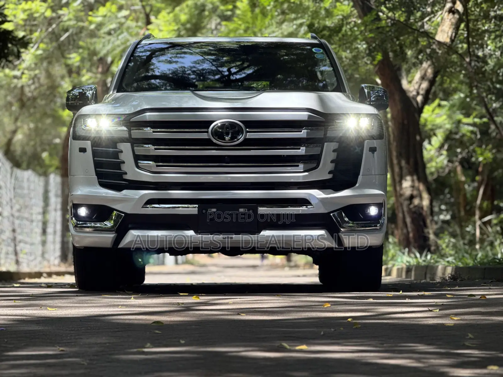 Toyota Land Cruiser LC300 2023 White