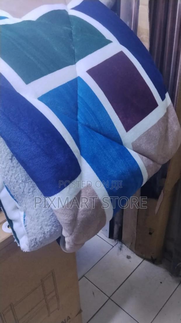 Woolen Duvet 5x6 Strong and Elegant Design - main view