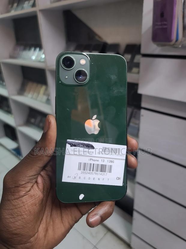 Apple iPhone 13 128 GB Green - main view