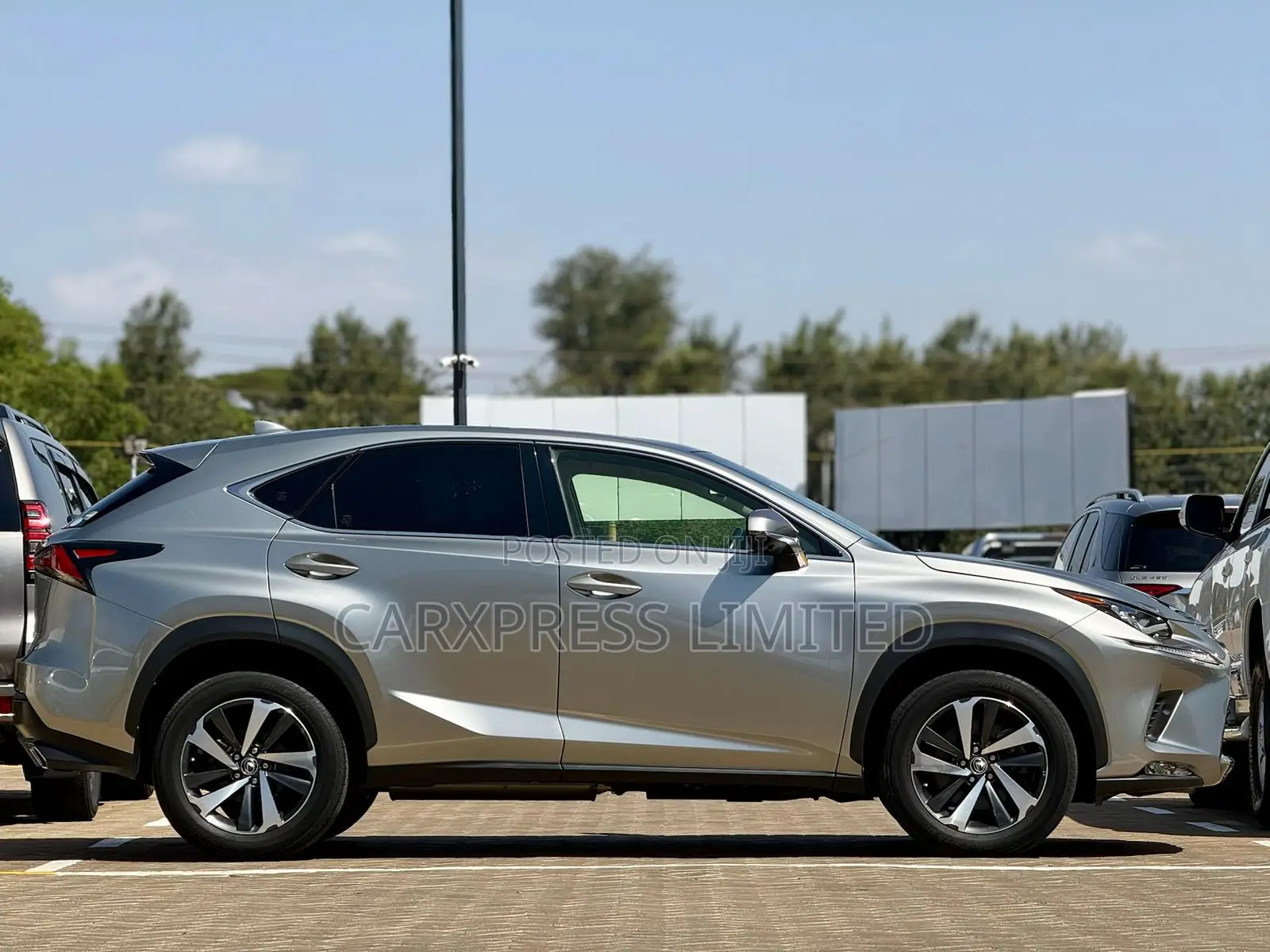 Lexus NX 300 FWD 2018 Silver