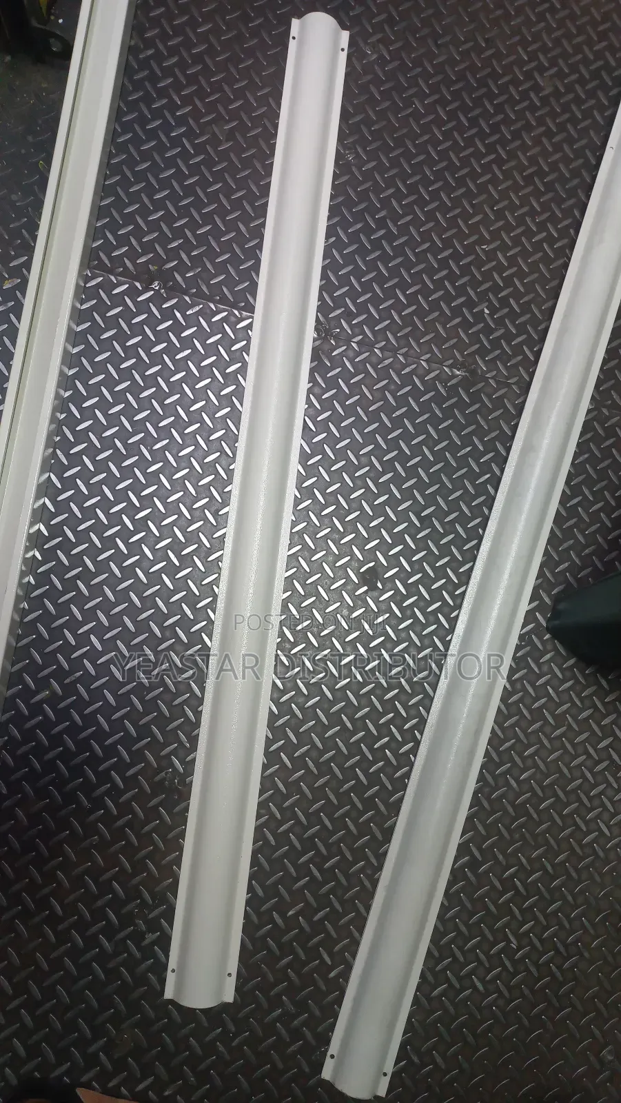 Powder Coated Metallic Floor Trunking 4 Ft