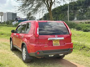 Nissan X-Trail 2011 Red
