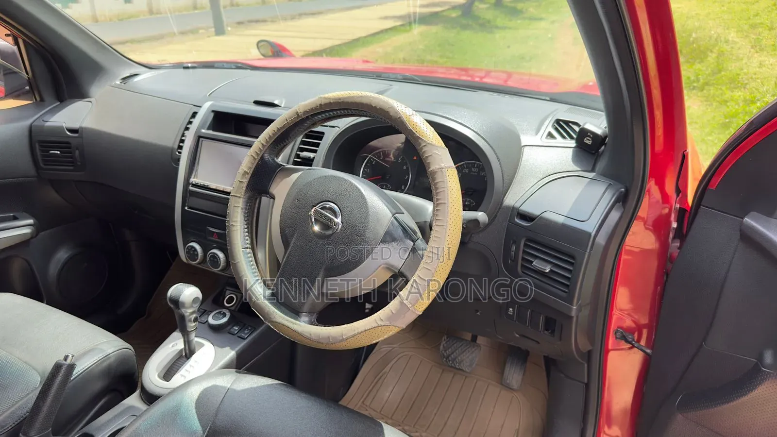 Nissan X-Trail 2011 Red