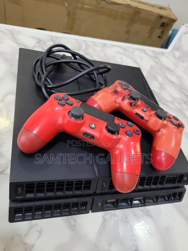 Ps4 Chipped With 8 Games - main view