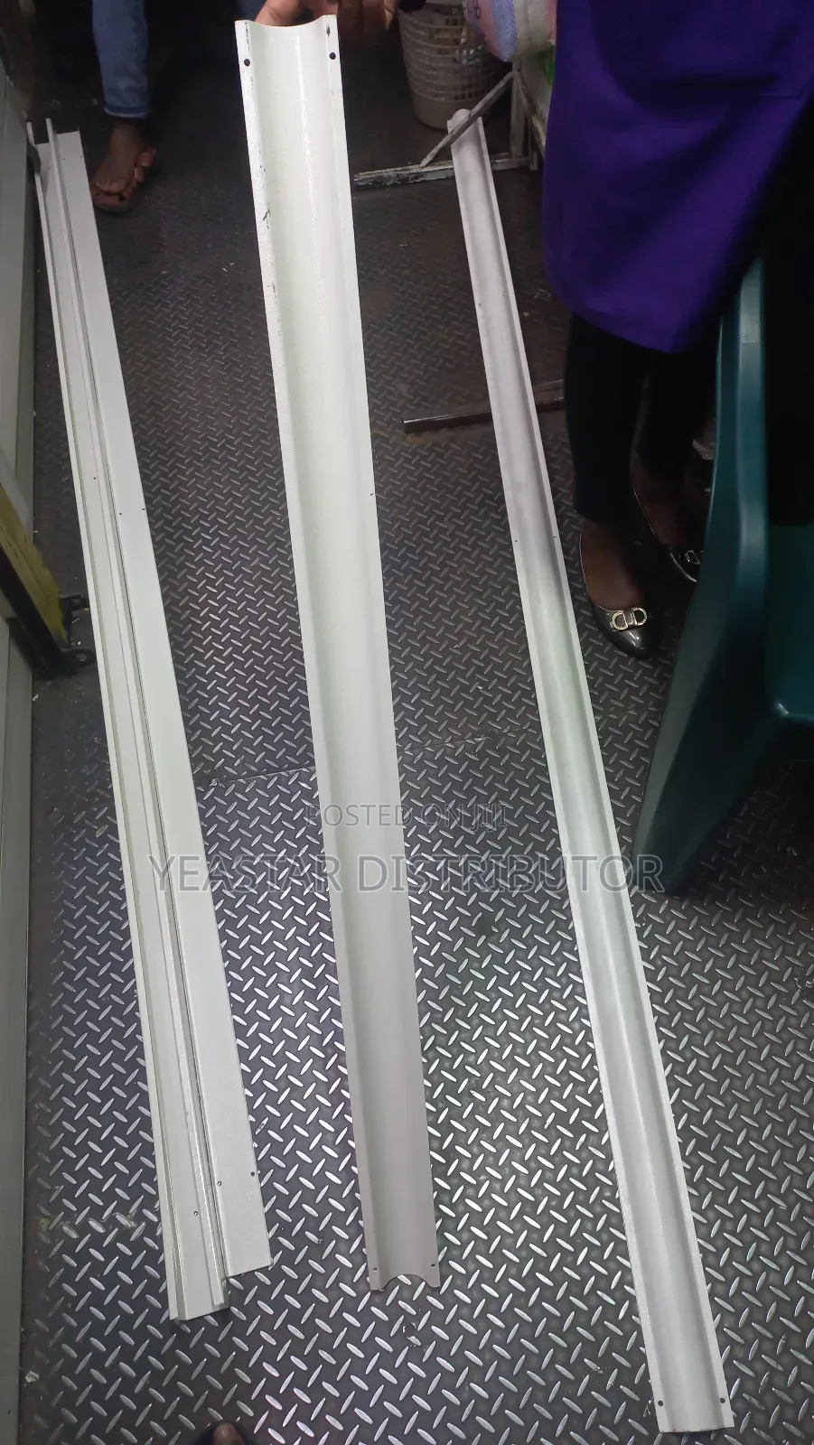 Powder Coated Metallic Floor Trunking 4 Ft