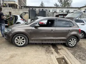 Volkswagen Polo 2015 Brown