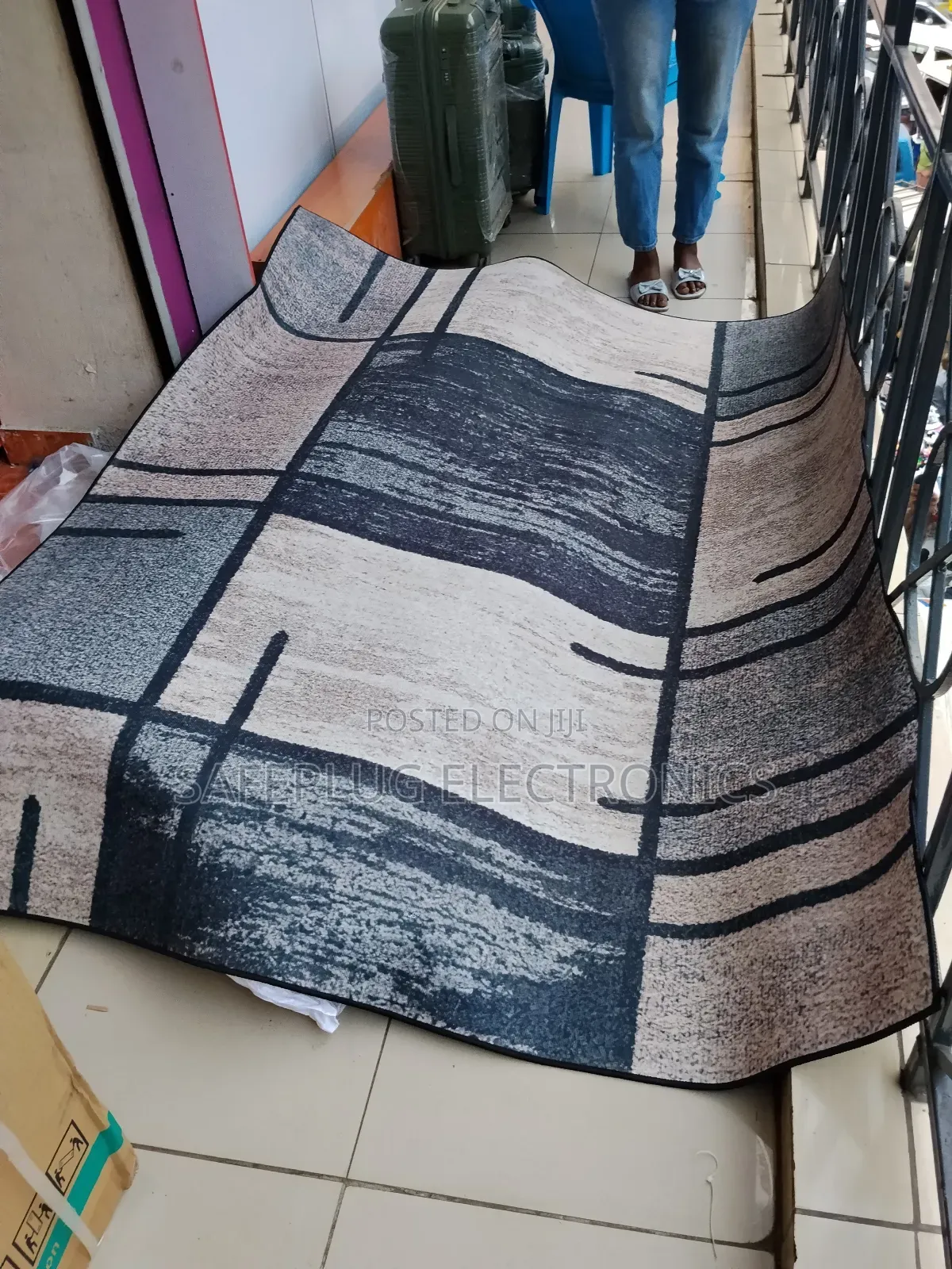 3d Geometric Carpet 5x8 Ft - Modern Kenyan Home"