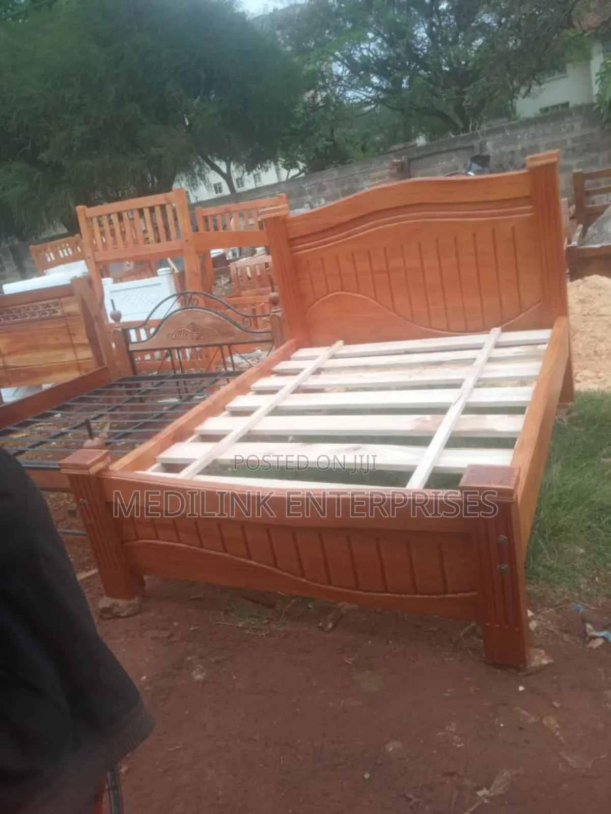 Mahogany Vanish Kirk Queen Sized Beds