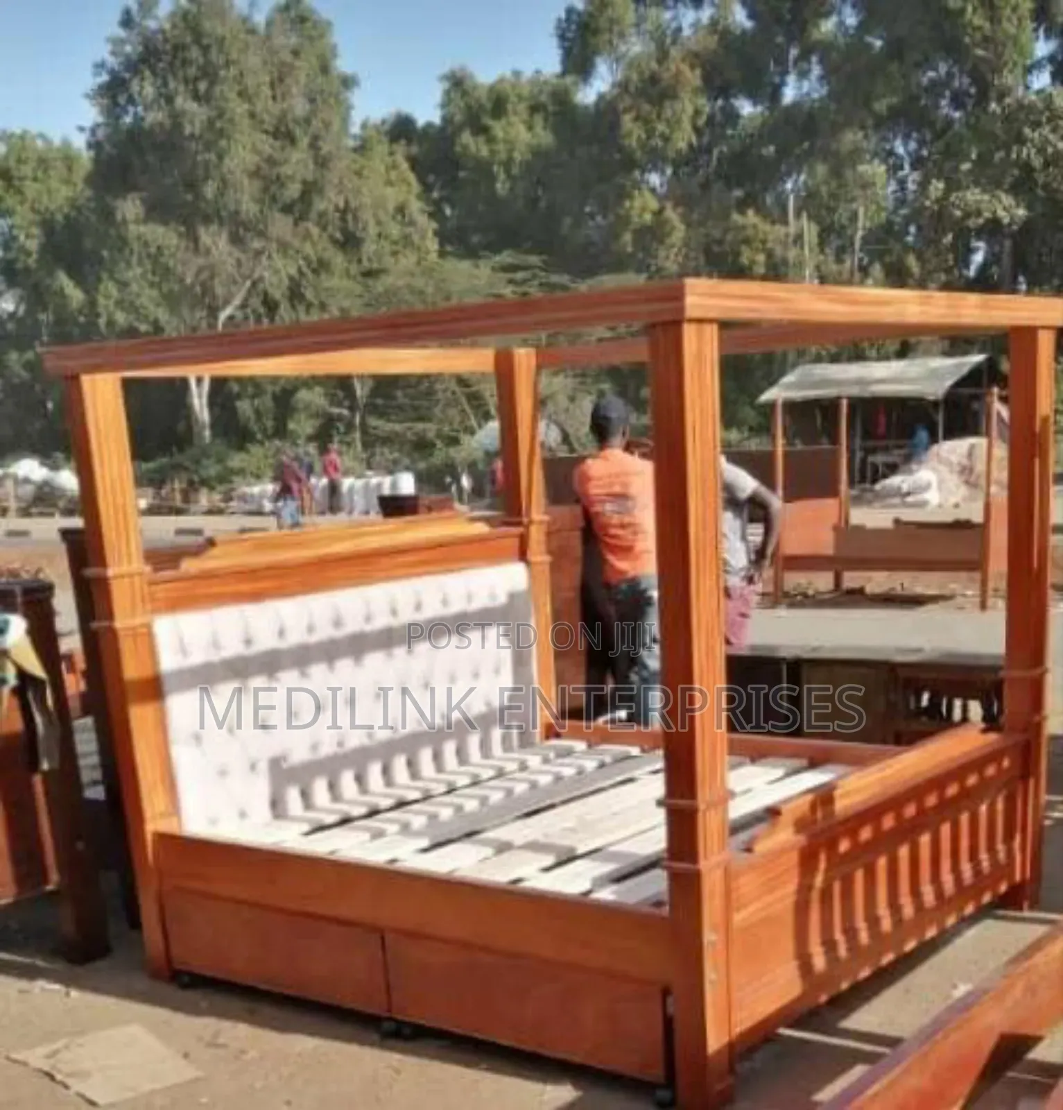 Customized 6*6 Wood Mix Upholstered Bed