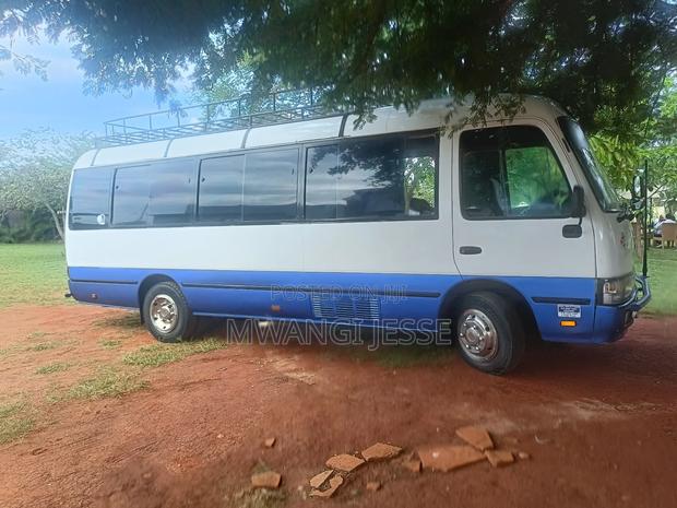 Toyota Coaster 2007 White - thumbnail 3
