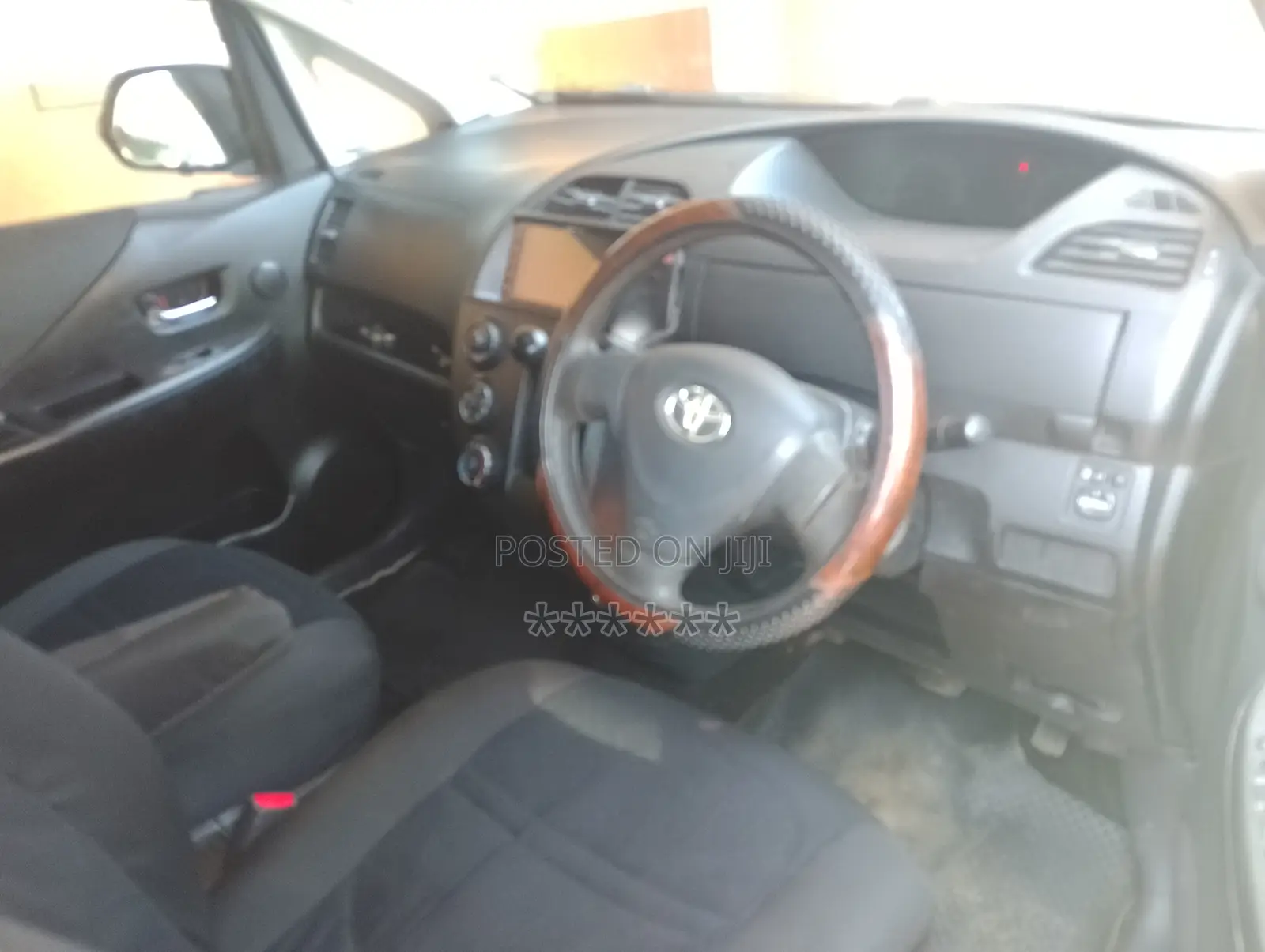 Toyota Ractis 1.3 FWD 2009 Purple