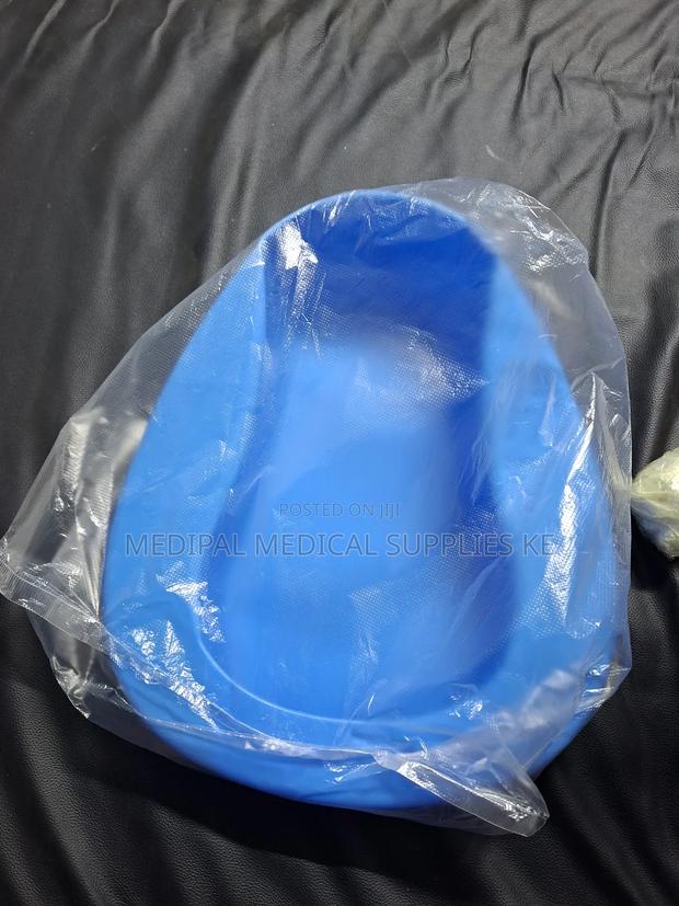 Plastic Bed Pan - main view
