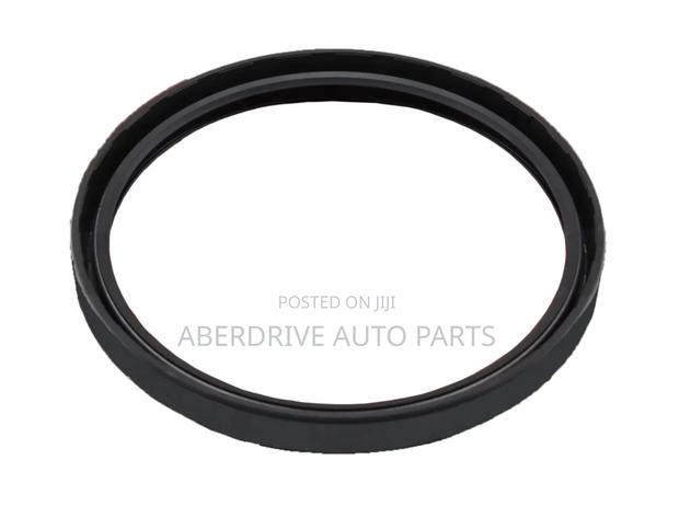 Front and Rear Hub Seals for Heavy Trucks and Buses