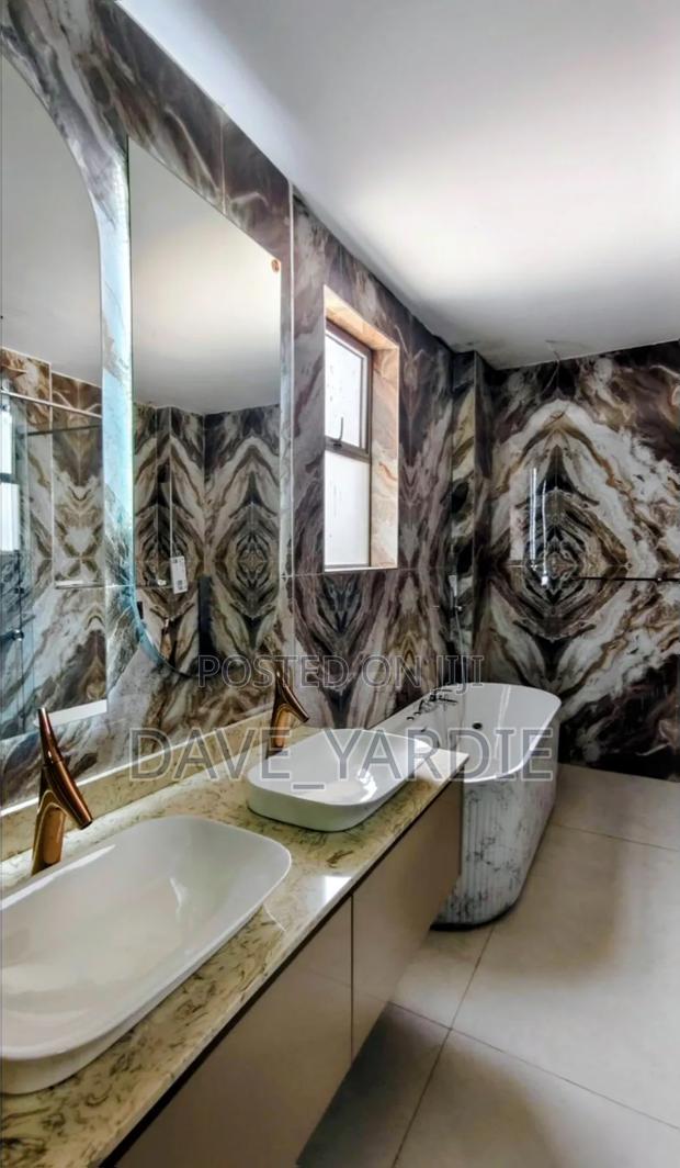 4bdrm Duplex in Parklands/Highridge for sale - thumbnail 9