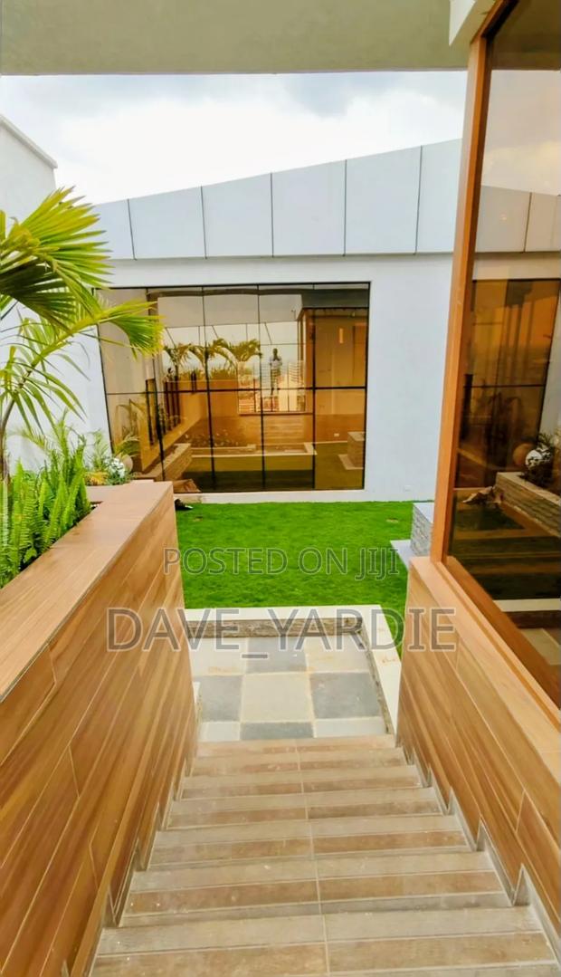 4bdrm Duplex in Parklands/Highridge for sale - thumbnail 13