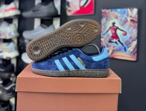 Adidas Originals Spezial Sneaker in Blue