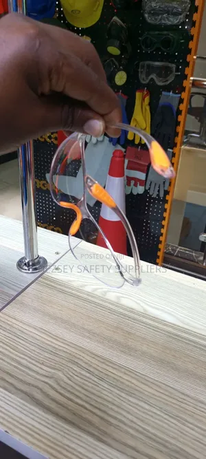 High Quality Clear Safety Glasses