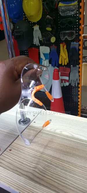 High Quality Clear Safety Glasses