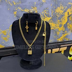 Lv Gold Lock and Key Gift Set Chain Earrings Bracelet Ring - thumbnail 2