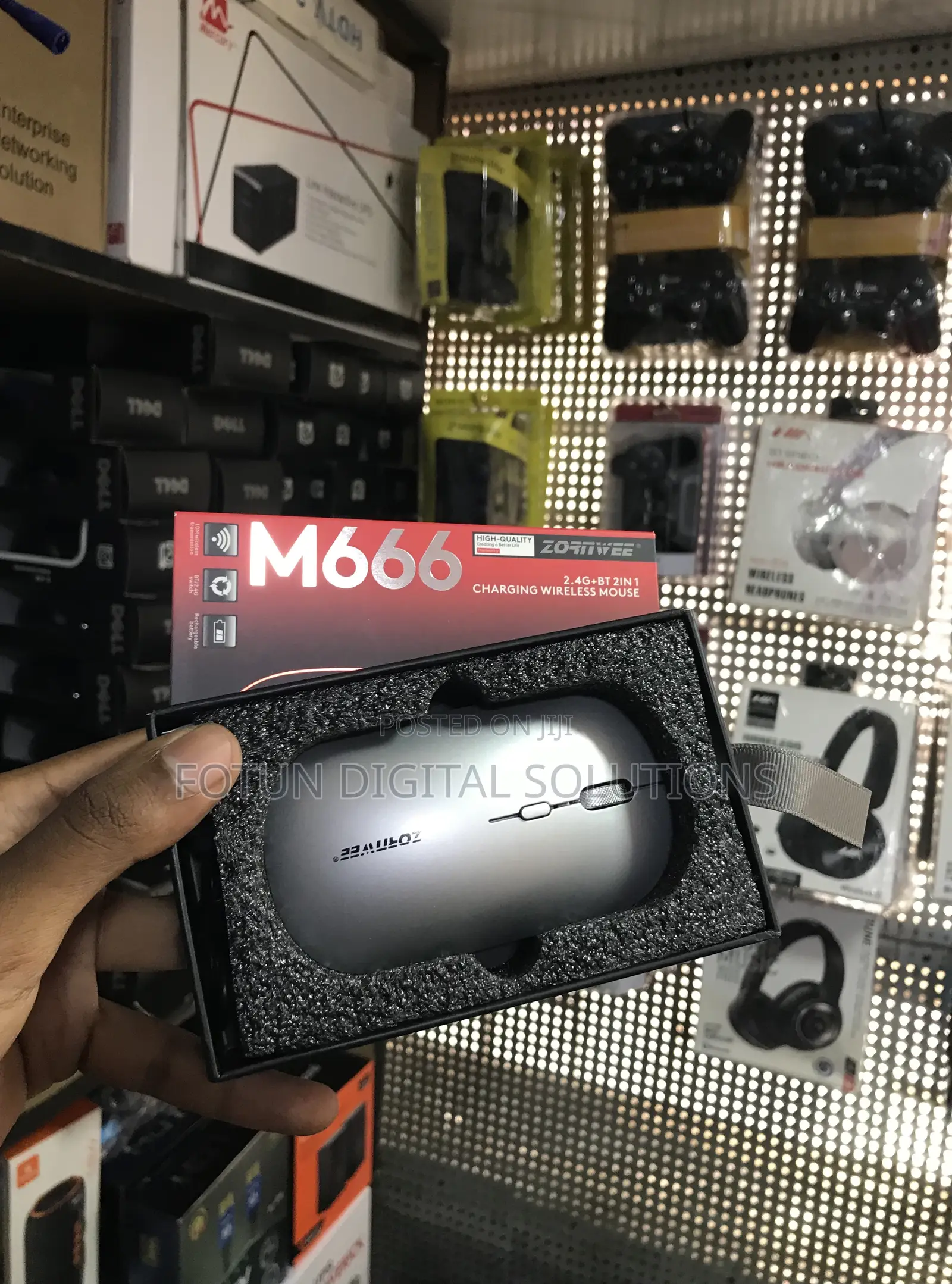 M666 Ergonomic Wireless Mouse - 100hr Battery Fast Usb-C Charging