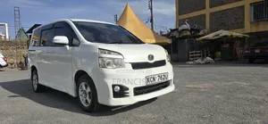 Toyota Voxy 2010 Pearl